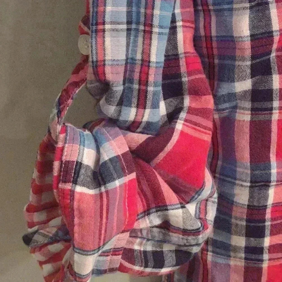 Talbots women's medium‎ pinks & blues plaid 3/4 sleeve 4 button v-neck top - Picture 3 of 5